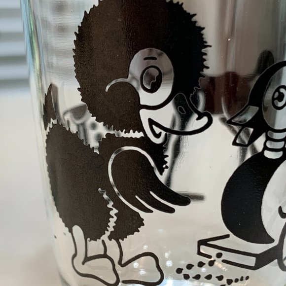 Adorable 1940s Juice/Kids Drinking Glasses (set of 4) - Picture 7 of 16